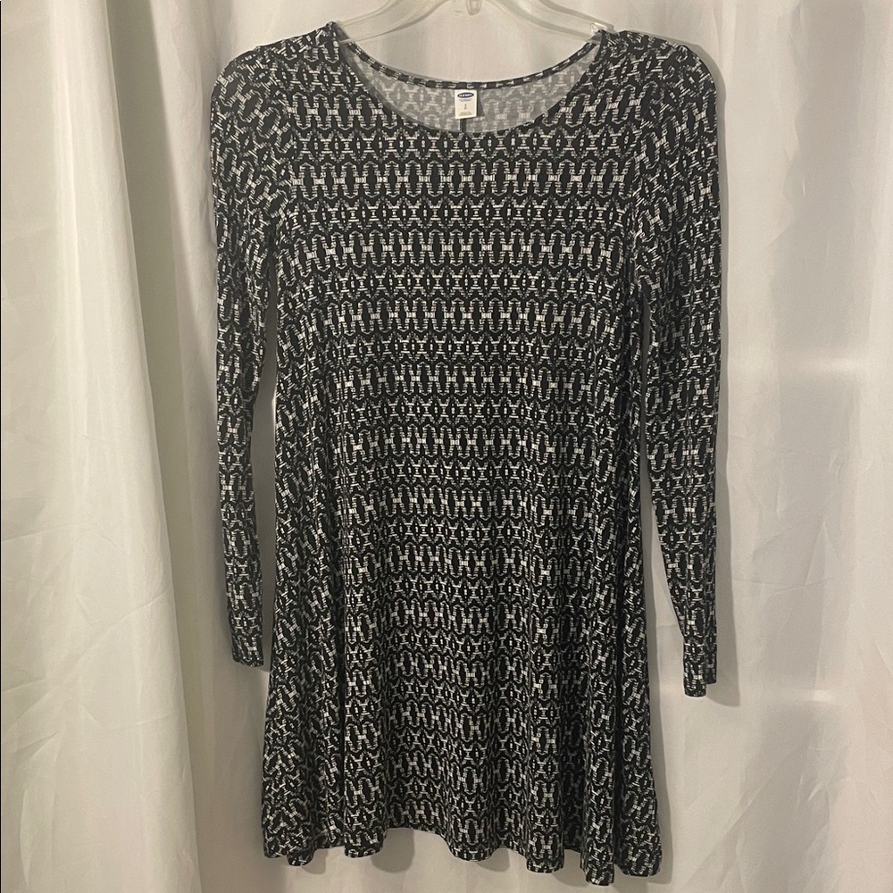 Dress- Old Navy Aline Black and White Long Sleeve jersey Dress size small